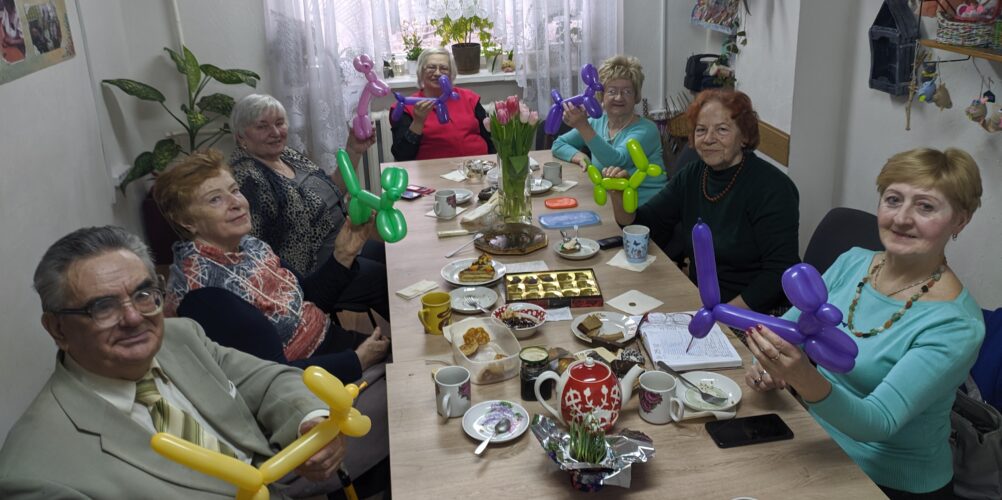 Праздничное чаепитие, приуроченное к Международному женскому дню 8 Марта в отделении дневного пребывания для граждан пожилого возраста