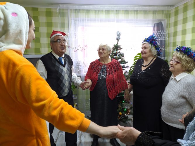 Новый год-2022 приходит в отделение дневного пребывания для граждан пожилого возраста