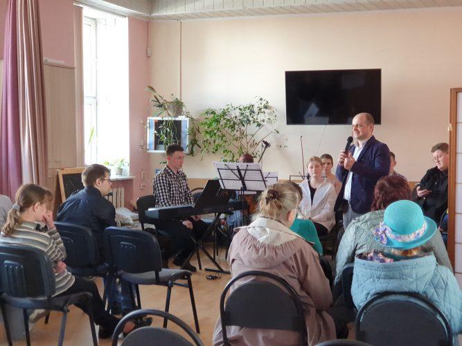«Светлая Пасха по миру идёт…»