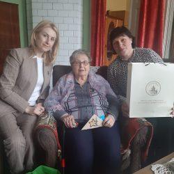 Поздравление  на дому ветеранов Великой Отечественной войны, тружеников тыла, узников фашистских концлагерей