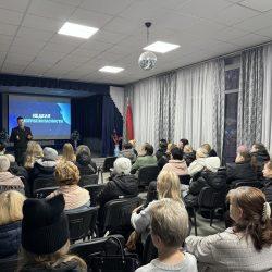 Занятие в "Школе социального работника" в рамках Недели кибербезопасности.