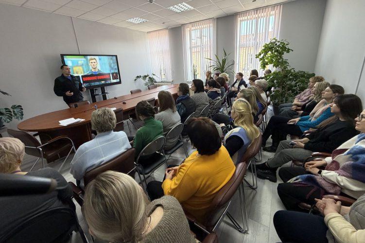 Обучающее занятие по гражданской обороне с трудовым коллективом ГУ «ТЦСОН Ленинского района г.Бреста»