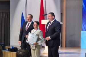 Вручение наград на Союзном слете граждан старшего поколения «Мы — за активное долголетие» Вручение наград на Союзном слете граждан старшего поколения «Мы — за активное долголетие»